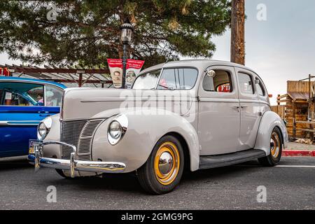 Virginia City, NV - 31 luglio 2021: 1940 Ford Deluxe Fordor Sedan ad una mostra di auto locale. Foto Stock