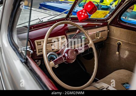 Virginia City, NV - 31 luglio 2021: 1940 Ford Deluxe Fordor Sedan ad una mostra di auto locale. Foto Stock