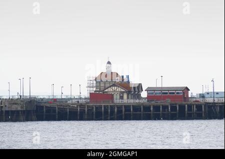 Abbandonato vecchio edificio vittoriano molo in legno a Dunoon Foto Stock