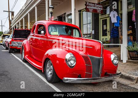 Virginia City, NV - 31 luglio 2021: 1940 Ford Deluxe Coupé ad una mostra di auto locale. Foto Stock