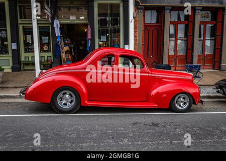 Virginia City, NV - 31 luglio 2021: 1940 Ford Deluxe Coupé ad una mostra di auto locale. Foto Stock