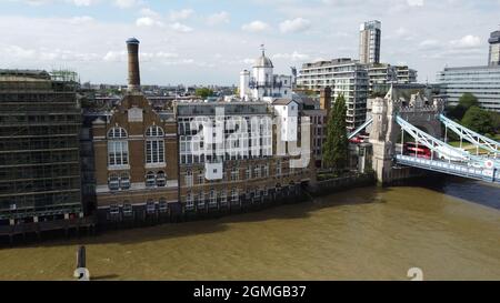 Butlers Wharf Whad Thames Vicino al Tower Bridge London UK Aerial shot Foto Stock