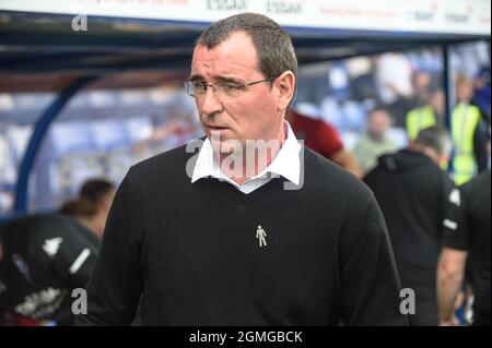 BIRKENHEAD, REGNO UNITO. 18 SETTEMBRE Gary Bowyer, direttore del Salford City FC durante la partita della Sky Bet League 2 tra Tranmere Rovers e Salford City al Prenton Park, Birkenhead sabato 18 settembre 2021. (Credit: Ian Charles | MI News) Credit: MI News & Sport /Alamy Live News Foto Stock