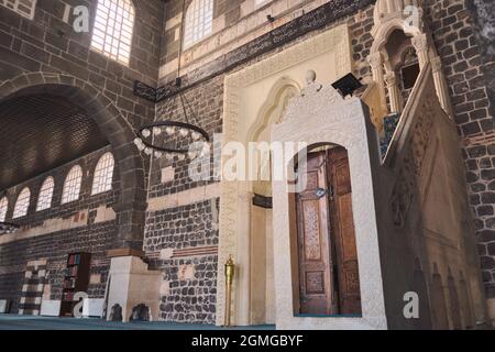 Interno di Ulu Cami o Grande Moschea di Diyarbakir Foto Stock