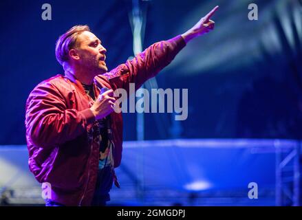 Jamel, Germania. 18 settembre 2021. Il musicista Danger Dan canta al concerto 'Jamel Rocks the Forester' nel piccolo villaggio di Jamel vicino a Wismar. Il festival conosciuto a livello nazionale è un segno dell'impegno della società civile contro la forte scena neo-nazista nel villaggio. Credit: Jens Büttner/dpa-Zentralbild/dpa/Alamy Live News Foto Stock