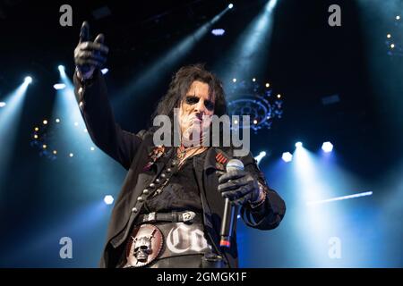 17 settembre 2021, Atlantic City, New Jersey, Stati Uniti d'America: Dopo quasi 19 mesi fuori dal palco, la leggenda del Rock and Roll ALICE COOPER, 73, lancia il suo tour dell'autunno 2021 all'Ocean Casino Resort di Atlantic City, New Jersey. (Credit Image: © Jim Z. Rider/ZUMA Press Wire) Foto Stock