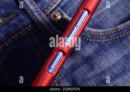Primo piano del pulsante Volume sul telefono Foto Stock