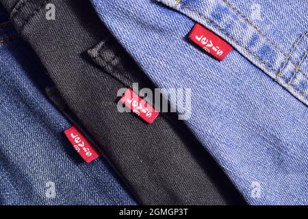 New Delhi, India, 30 Ottobre 2019:- Levi's Tags on Denim Jeans Foto Stock