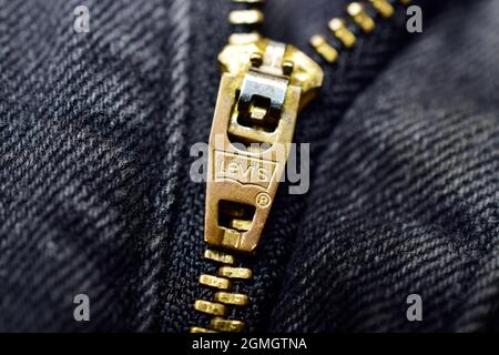 New Delhi, India - 22 Novembre, 2019: Zip su Levi's Denim Jeans Foto Stock