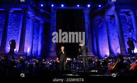 Merida, Spagna. 18 settembre 2021. Andrea Bocelli suona al Teatro Romano di Merida durante il Festival della pietra e della Musica 2021 a Merida. È l'unico concerto che Andrea Bocelli celebra in Spagna nel 2021. Il Teatro Romano di Merida è un sito patrimonio dell'umanità dichiarato dall'UNESCO dal 1993. (Foto di Francis Gonzalez/SOPA Images/Sipa USA) Credit: Sipa USA/Alamy Live News Foto Stock