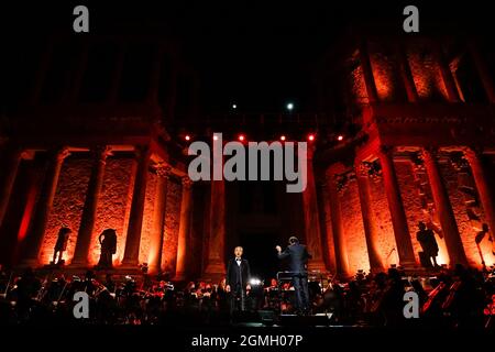 Merida, Spagna. 18 settembre 2021. Andrea Bocelli suona al Teatro Romano di Merida durante il Festival della pietra e della Musica 2021 a Merida. È l'unico concerto che Andrea Bocelli celebra in Spagna nel 2021. Il Teatro Romano di Merida è un sito patrimonio dell'umanità dichiarato dall'UNESCO dal 1993. (Foto di Francis Gonzalez/SOPA Images/Sipa USA) Credit: Sipa USA/Alamy Live News Foto Stock