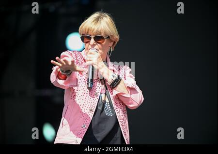 18 Settembre 2021, Leeds, South Yorkshire, U.K: Hazel Dean Performing at , Lets Rock 80s , Leeds , UK , 18.09.2021 (Credit Image: © Robin Burns/ZUMA Press Wire) Foto Stock