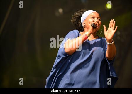 18 settembre 2021, Leeds, South Yorkshire, U.K: Angie Brown Performing at , Lets Rock 80s , Leeds , UK , 18.09.2021 (Credit Image: © Robin Burns/ZUMA Press Wire) Foto Stock