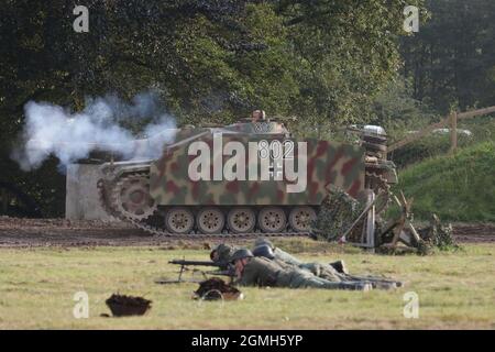 Pistola d'assalto Stug III WW2. Una pistola d'assalto tedesca Sturmgeschütz III in azione durante una dimostrazione al Bovington Tank Museum, Dorset, Regno Unito Foto Stock