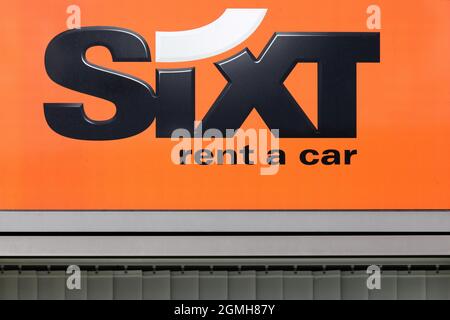 Aarhus, Danimarca - 12 Maggio 2019: Sixt logo su una parete. Sixt è una multinazionale europeo di società di autonoleggio Foto Stock