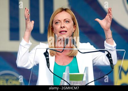 Roma, Italia. 18 settembre 2021. Il leader dei Fratelli d'Italia Giorgia Meloni sul palco dell'incontro del partito destro Fratelli d'Italia intitolato 'l'Italia del riscatto' in Piazza del Popolo che ha indetto la campagna elettorale per il sindaco di Roma. Roma, 18 settembre 2021 Foto Samantha Zucchi Insidefoto Credit: Ininsidefoto srl/Alamy Live News Foto Stock