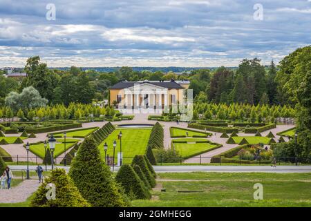 Splendida vista dell'edificio del vecchio giardino botanico situato nel centro della città. Svezia. Uppsala. Foto Stock