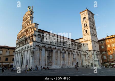 Lucca, Italia - agosto 21 2021 - veduta della cattedrale medievale di San Michele Foto Stock