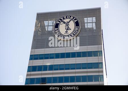 Milano, Italia - 8 settembre 2021 - sede dell'agenzia italiana Vittoria Assicurazioni di portello a Milano Foto Stock