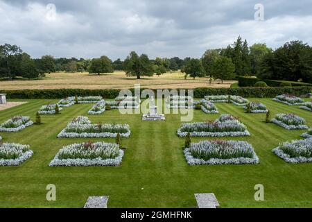 KINGSTON LACY, REGNO UNITO - 30 ago 2021: I giardini formali a Kingston Lacy, Dorset - la casa della famiglia Bankes, Regno Unito Foto Stock