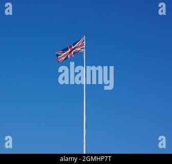 Union Jack ha visto volare su un palo alto nel settembre 2021. Foto Stock