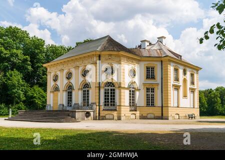 Il Badenburg, uno dei cosiddetti Parkburgen nella zona del famoso castello di Nymphenburg a Monaco Foto Stock