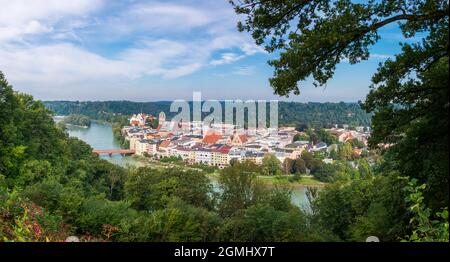 Vista panoramica su Wasserburg am Inn in Un giorno estivo soleggiato Foto Stock