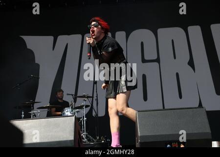 Las Vegas, Stati Uniti. 19 Settembre 2021. Il cantante Yungblud suona sul palco durante i concerti diurni dell'iHeartRadio Music Festival all'Area15 di Las Vegas, Nevada sabato 18 settembre 2021. Foto di James Atoa/UPI Credit: UPI/Alamy Live News Foto Stock