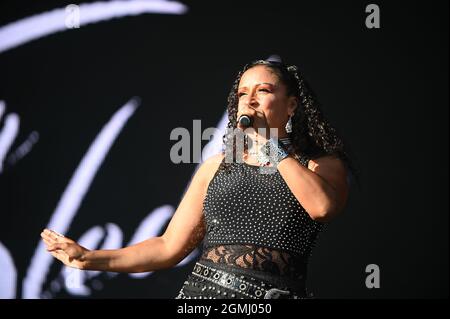 18 settembre 2021, Leeds, South Yorkshire, U.K: Sister Sledge Performing at , Lets Rock 80s , Leeds , UK , 18.09.2021 (Credit Image: © Robin Burns/ZUMA Press Wire) Foto Stock