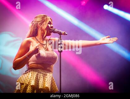 Kelli-Leigh, nel Parco Concerti, Garon Park, Southend, Essex © Clarissa Debenham / Alamy Foto Stock