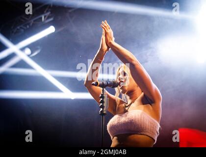 Kelli-Leigh, nel Parco Concerti, Garon Park, Southend, Essex © Clarissa Debenham / Alamy Foto Stock