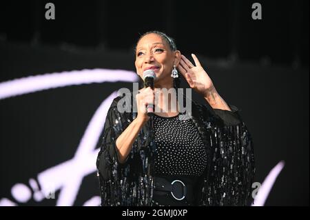 18 settembre 2021, Leeds, South Yorkshire, U.K: Sister Sledge Performing at , Lets Rock 80s , Leeds , UK , 18.09.2021 (Credit Image: © Robin Burns/ZUMA Press Wire) Foto Stock