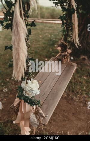 Altalena Fotografica In Legno Con Fiori - Decorazione Per Servizi Neonatali E Arredamento Casa, 30x13x10 Cm