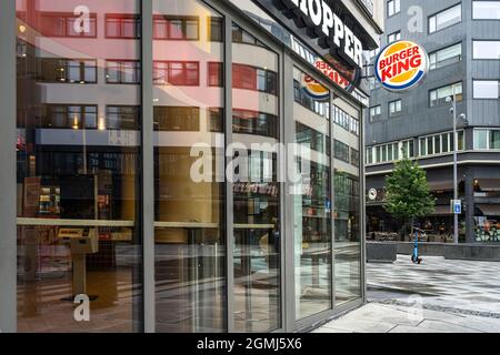 Oslo, Norvegia. Settembre 2021. Il cartello Burger King su una strada nel centro della città Foto Stock