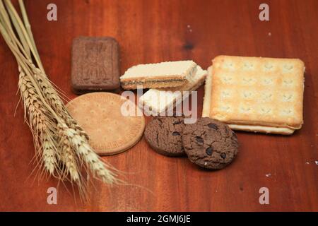 vari tipi di pane delizioso e salato biscotto sono adatti per gli spuntini, questi pane biscotto sono fatti da grano e farina. Foto Stock