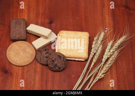 vari tipi di pane delizioso e salato biscotto sono adatti per gli spuntini, questi pane biscotto sono fatti da grano e farina. Foto Stock