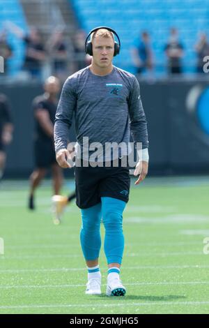 Charlotte, NC, Stati Uniti. 19 Settembre 2021. Carolina Panthers running back Christian McCaffrey (22) si riscalda prima della partita NFL al Bank of America Stadium di Charlotte, NC. (Scott Kinser/Cal Sport Media). Credit: csm/Alamy Live News Foto Stock