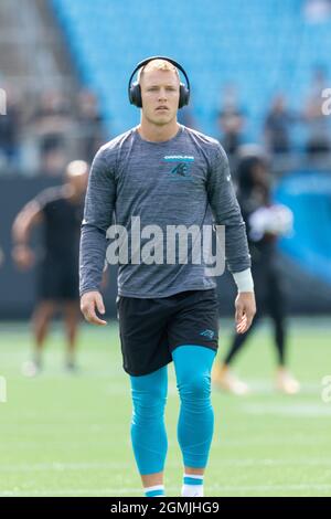 Charlotte, NC, Stati Uniti. 19 Settembre 2021. Carolina Panthers running back Christian McCaffrey (22) si riscalda prima della partita NFL al Bank of America Stadium di Charlotte, NC. (Scott Kinser/Cal Sport Media). Credit: csm/Alamy Live News Foto Stock