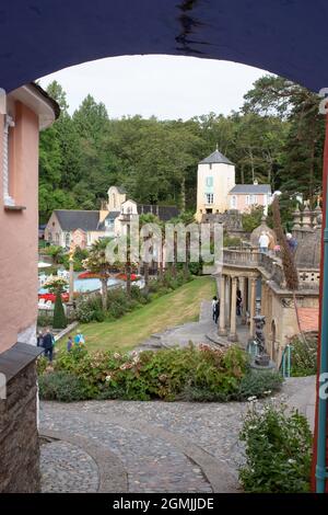 Portmeirion, Piazza Centrale, Telford's Tower, Bristol Colonnade Foto Stock