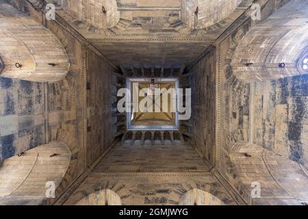 Firenze, Italia - 17 agosto 2021: Vista su piazza del Duomo a Firenze, Battistero di San Giovanni è visibile. Foto Stock