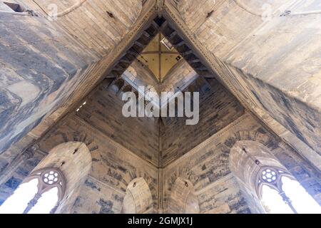 Firenze, Italia - 17 agosto 2021: Vista su piazza del Duomo a Firenze, Battistero di San Giovanni è visibile. Foto Stock