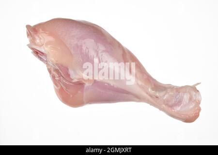 Gamba di pollo non cotti isolata su sfondo bianco con Clipping Path Foto Stock