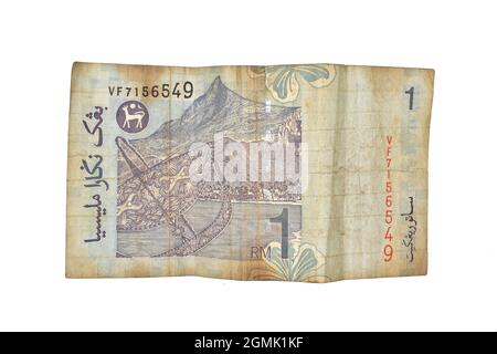 Crumpled uno Ringgit isolato su sfondo bianco con Clipping Path Foto Stock