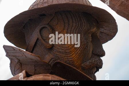 Tommy World War One, Soldato, scultura, Seaham, Odysseus gigante, Bellissimo tributo, guerra mondiale 1, incredibile statua, giardini commemorativi, arrugginito gigante, WW1. Foto Stock