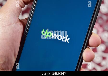 New Delhi, INDIA - 04 Febbraio 2020 : portale di lavoro online app di Upwork Foto Stock