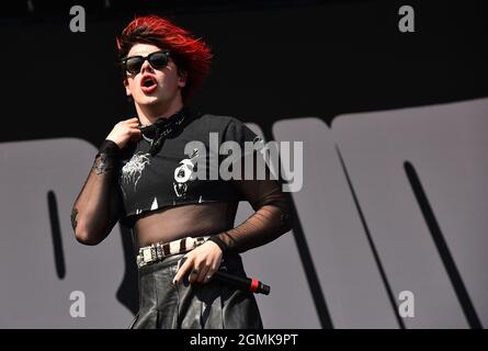 Las Vegas, Stati Uniti. 18 settembre 2021. Yungblud si esibisce al Daytime Stage al iHeartRadio Music Festival 2021 all'AREA15 il 18 settembre 2021 a Las Vegas, Nevada. Foto: Casey Flanigan/imageSPACE/Sipa USA Credit: Sipa USA/Alamy Live News Foto Stock