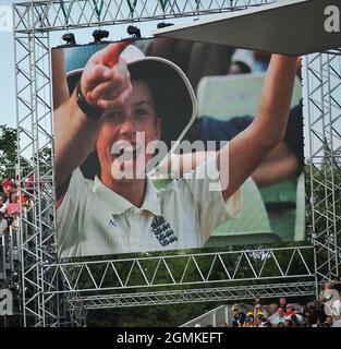 Birmingham, Regno Unito. 18 settembre 2021. Fans Vitality Men's T20 Blast Finals Day 2021 2 x semifinali, poi finale Edgsbaston Cricket Ground Birmingham Credit: SPP Sport Press Photo. /Alamy Live News Foto Stock