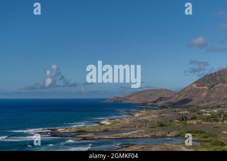 Vista panoramica ad est di Oahu lungo il sentiero Makapuu Point in prima mattinata, Hawaii Foto Stock