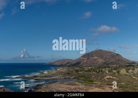 Vista panoramica ad est di Oahu lungo il sentiero Makapuu Point in prima mattinata, Hawaii Foto Stock