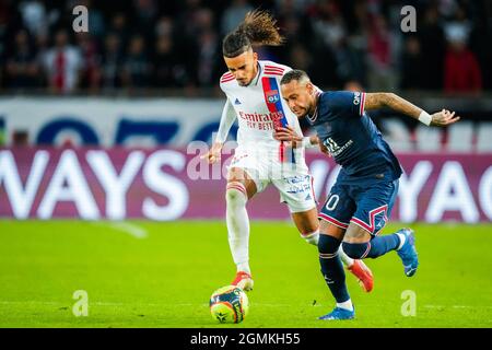 PARIJS, FRANCIA - SETTEMBRE 19: Malo gusto di Lione Olympique e Neymar di Parigi Saint-Germain durante la partita Ligue 1 tra Parigi Saint-Germain e Lione Olympique al Parc des Princes il 19 Settembre 2021 a Parijs, Francia (Foto di Geert van Erven/Orange Pictures) credito: Orange Pics BV/Alamy Live News Foto Stock